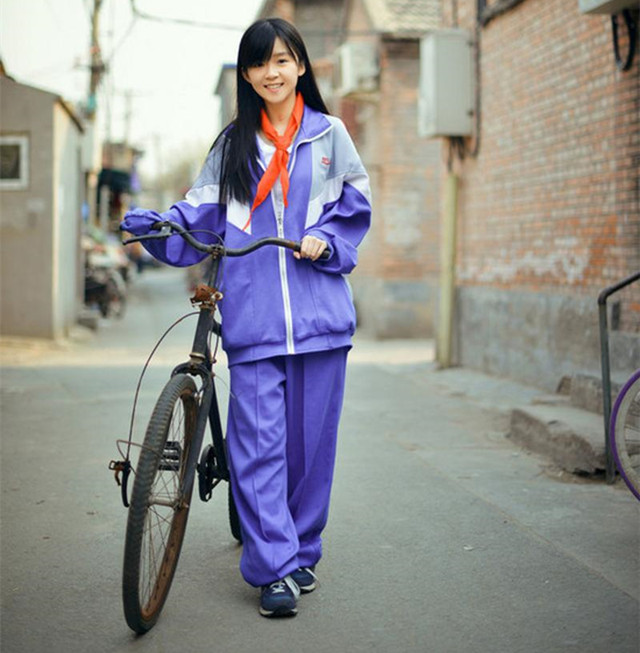 中国的校服要看脸.