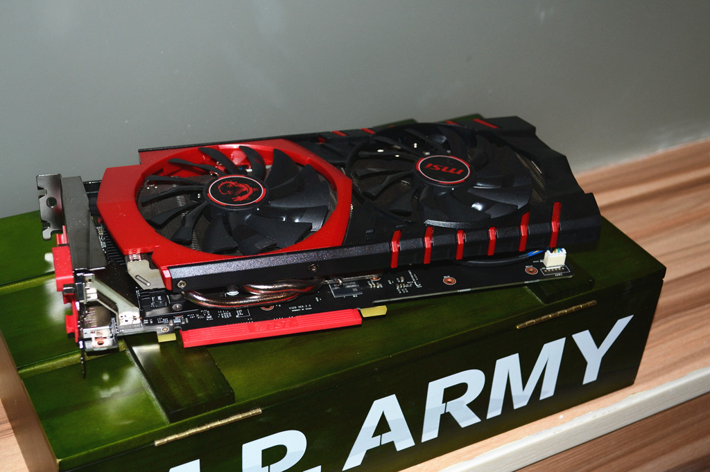 微星gtx960 gaming接口部分比较齐全,dvi hdmi 以及dp接口等都有,可以