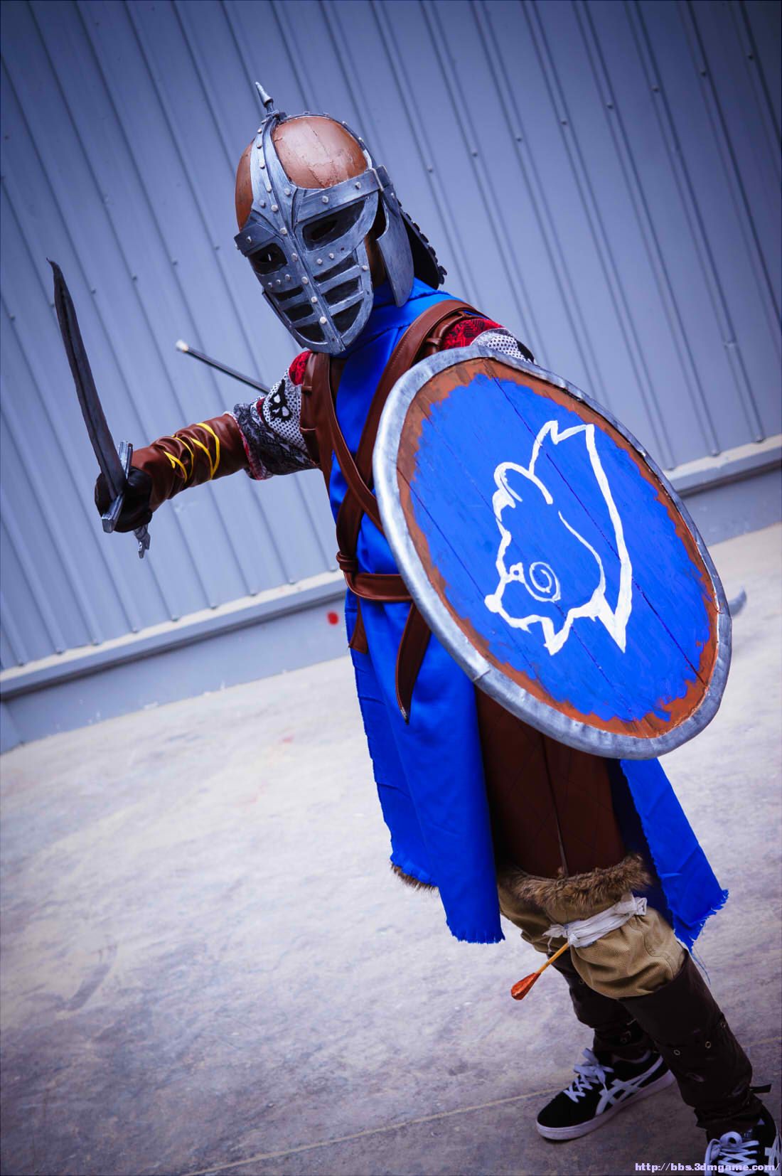 【cos】我的膝盖才没有中箭!有爱玩家自制风盔城守卫套装