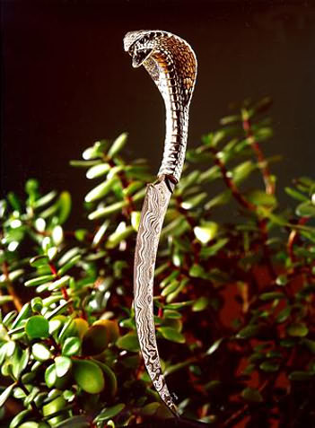 传说中的眼镜蛇匕首